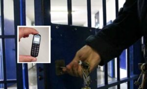 Secondigliano, droga e cellulari per il boss detenuto: arrestato parente "fattorino"