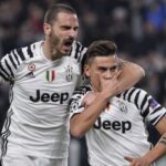 Dybala e Bonucci in pieno stile Juve: gesti e provocazioni ai tifosi del Napoli