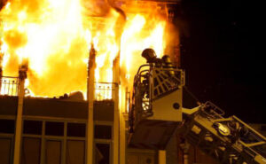 Torre del Greco, lanciata una molotov contro un bar