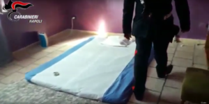 "Eleganza e privacy", così il centro massaggi nascondeva un giro di prostituzione