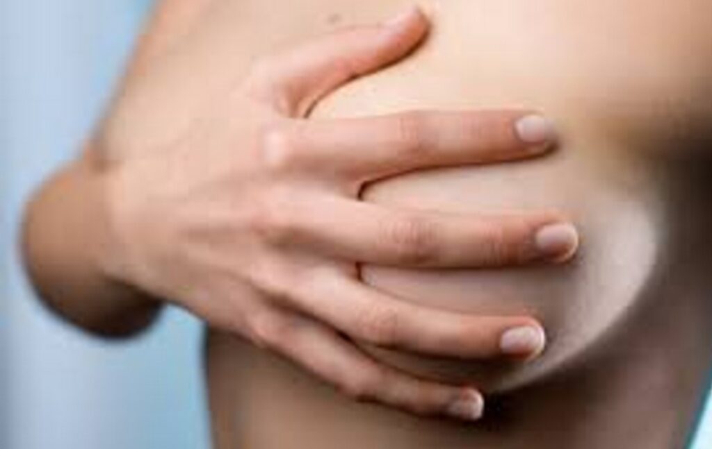 Errore in Campania: donna si risveglia dopo intervento con due seni diversi