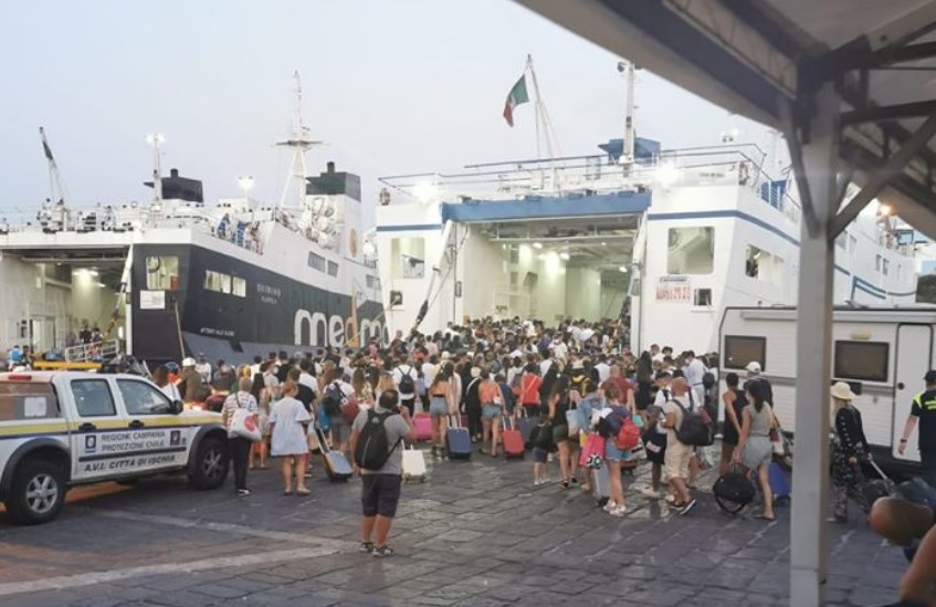 Sappiate solo che sono consapevole del vostro affetto e questo mi commuove tanto, anch’io vi amo e se sono partecipe della vostra vita e’ soltanto perché voi avete scelto così... ne sono onorata.