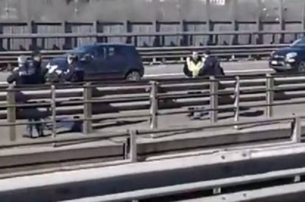 Follia in Tangenziale, spaventoso inseguimento: 8 poliziotti feriti. Napoletano in manette