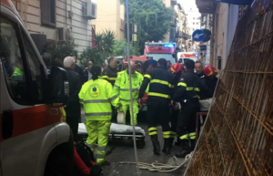 Follia omicida a Ischia: uomo tenta di uccidere il padre a coltellate