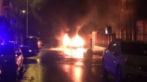 Forte boato a Napoli, bomba carta contro bar: l'ombra del racket