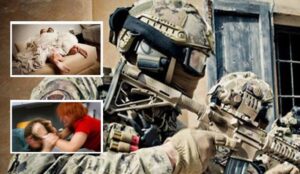 Dice alla moglie che lavora nei servizi speciali, ma vive con l'amante in Salento