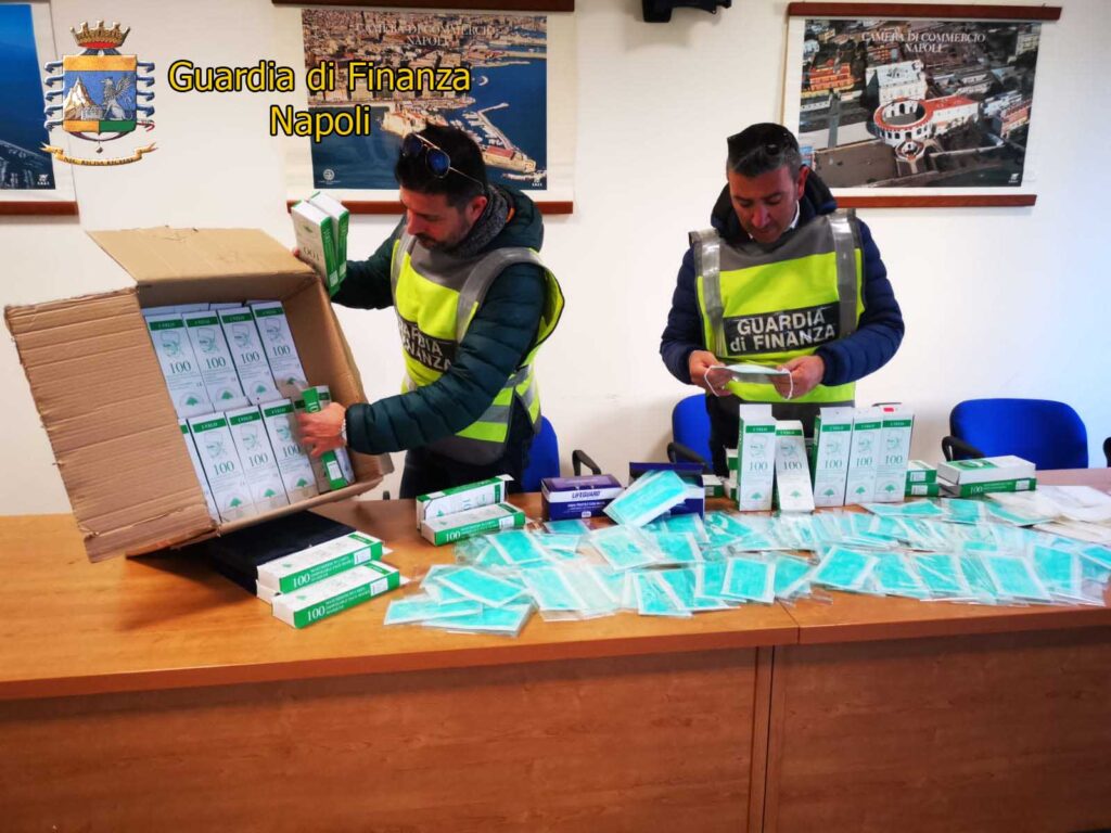 Coronavirus, sequestrate 10mila mascherine: sgamata la truffa in parafarmacia