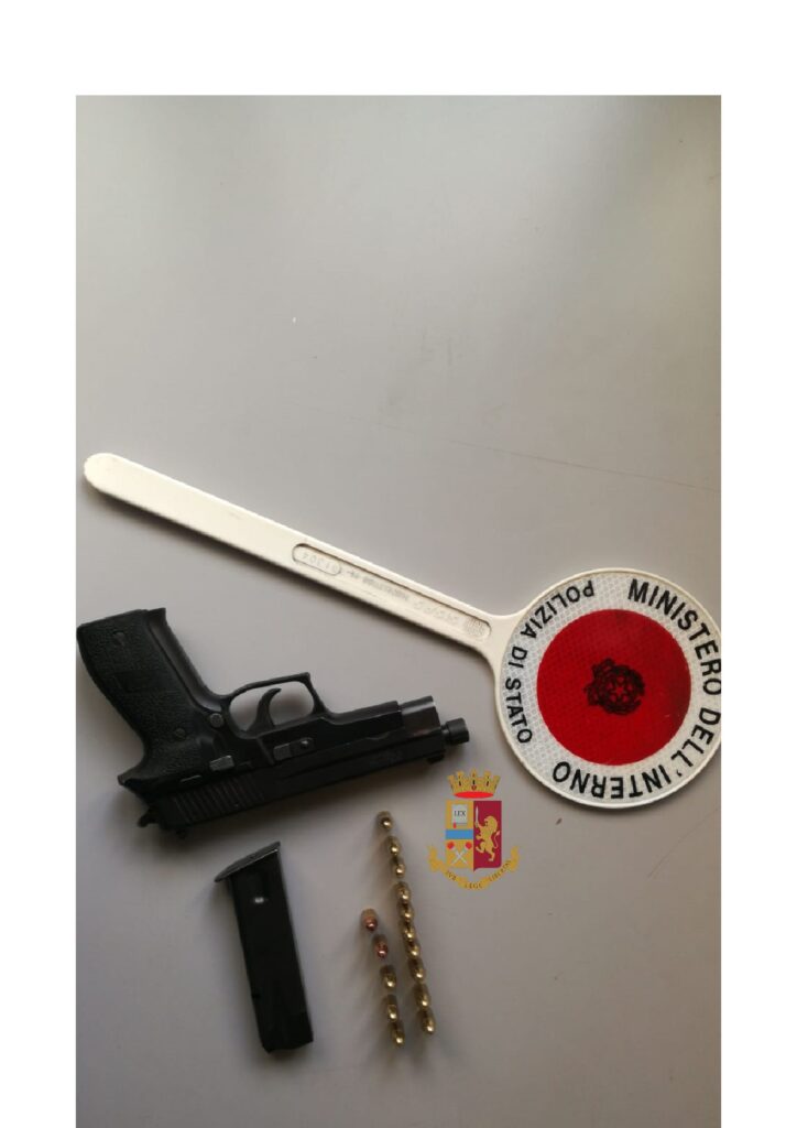 Ponticelli, polizia arresta 2 persone e sequestra una pistola