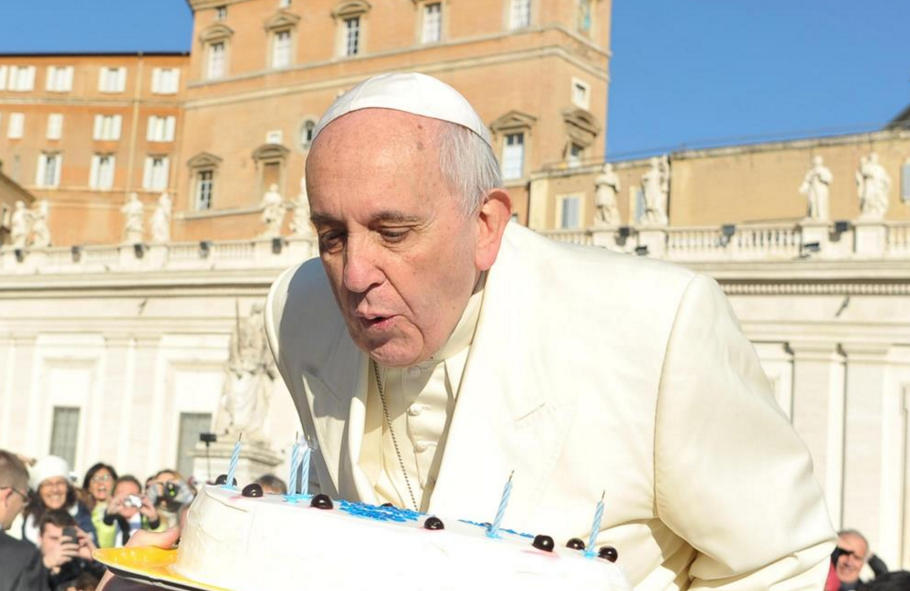 "FRATELLI E SORELLE BUONASERA": QUATTRO ANNI FA L'ELEZIONE DI PAPA FRANCESCO