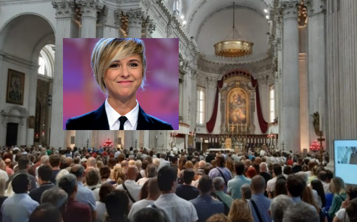 L'ultimo saluto a Nadia Toffa, lacrime e applausi in una chiesa gremita