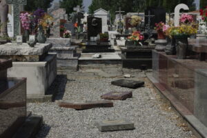 Furto al cimitero di Qualiano: rubate le porte delle cappelle
