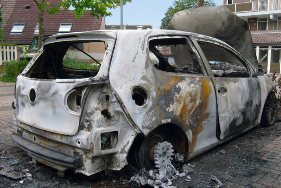 Giallo a Maddaloni: trovato il cadavere di un uomo bruciato