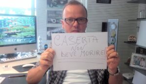 Gigi D'Alessio contestato a un convegno sulla Terra dei Fuochi