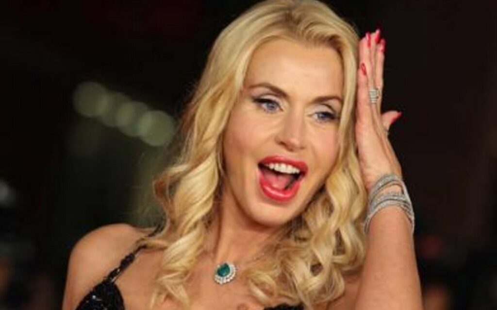 Gigi D'Alessio e i debiti, tutta la verità di Valeria Marini