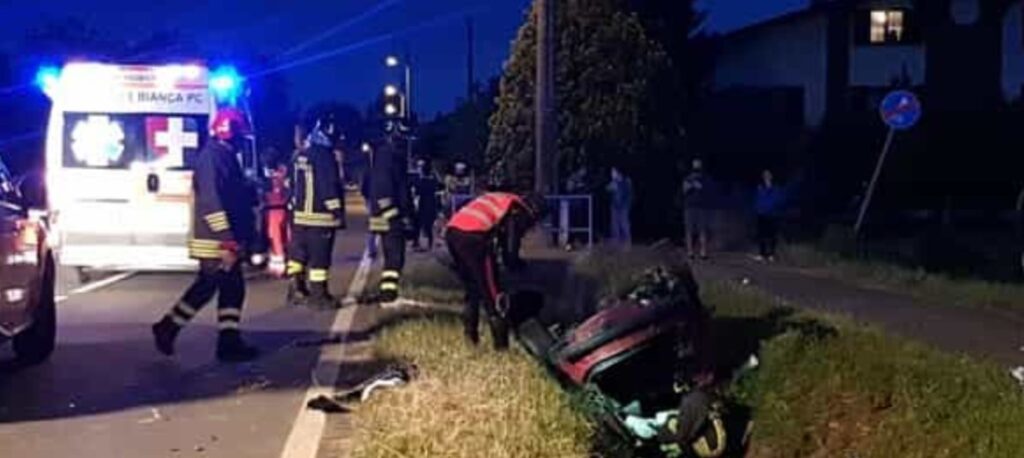 Perde il controllo dell'auto e finisce in un canale, giovane muore a 23 anni