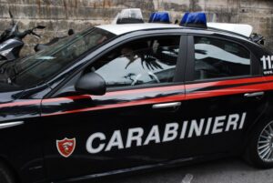 Giugliano, si masturbava e lanciava liquido seminale sulla gente: arrestato
