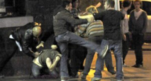 Giugliano, violenta lite: uomo colpito alla testa rischia di perdere la vista