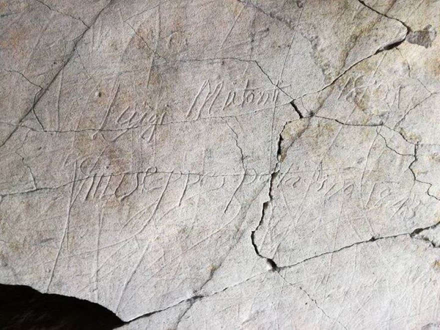 Graffiti di briganti ritrovati in una antica grotta nel Cilento