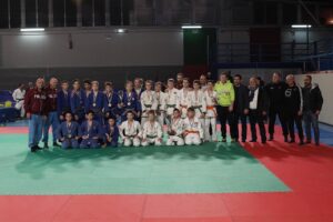 Spettacolo al PalaVesuvio. Tribune gremite e pubblico festante. Napoli ha già vinto la sua sfida internazionale