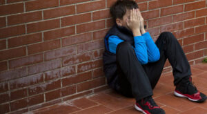 Stupro a Cava dei Tirreni, 17enne violentato da 4 uomini