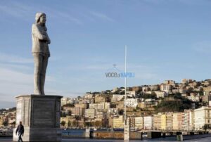 Statuta sul lungomare, svelato il mistero: Huawei premia giovani startupper