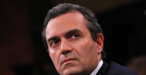 Il dietrofront di Luigi De Magistris: di nuovo all'attacco contro Renzi