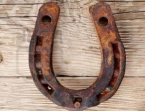 Il ferro di cavallo: com'è diventato nei secoli un amuleto portafortuna