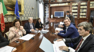 Il ministro De Vincenti a Napoli, prima incontro con De Luca poi con De Magistris