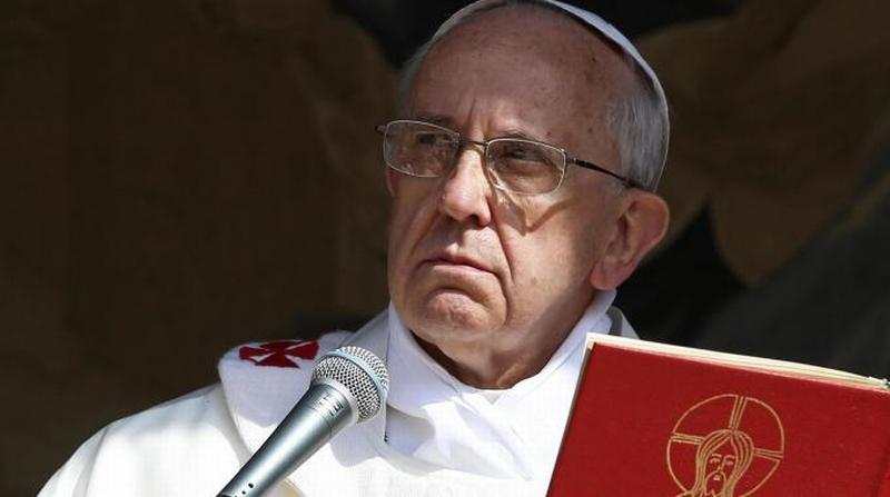 Il Papa rifiuta il titolo della Scuola Medica Salernitana: "Bergoglio non accetta premi"