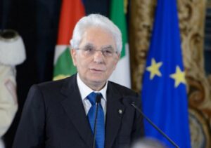 Il Presidente della Repubblica Sergio Mattarella incantato da Pietrarsa