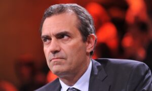 Una richiesta a Luigi De Magistris, Sindaco dia una medaglia anche a...