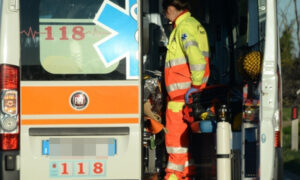 Si spara un colpo alla testa, muore dopo 3 ore di agonia in ospedale