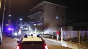 Imprenditore napoletano picchiato davanti ai bambini per una rapina