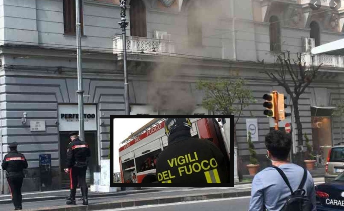 Napoli, pizzeria a fuoco: palazzo evacuato e strada chiusa