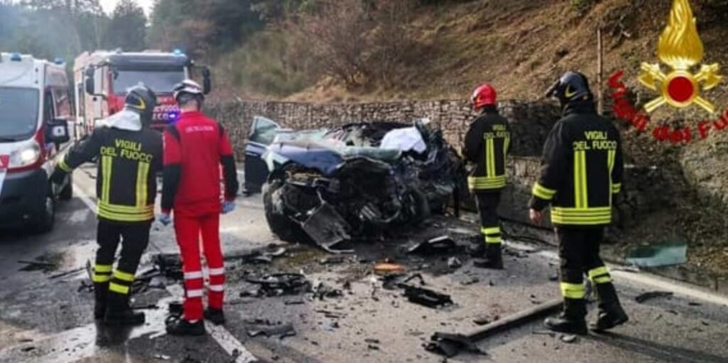 Incidente sull'A1 in direzione Napoli, coinvolte due vetture e un tir: muore una donna di 42 anni