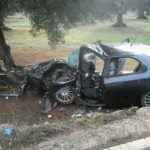 Tragedia nell'avellinese, 19enne si schianta contro un albero: morto sul colpo