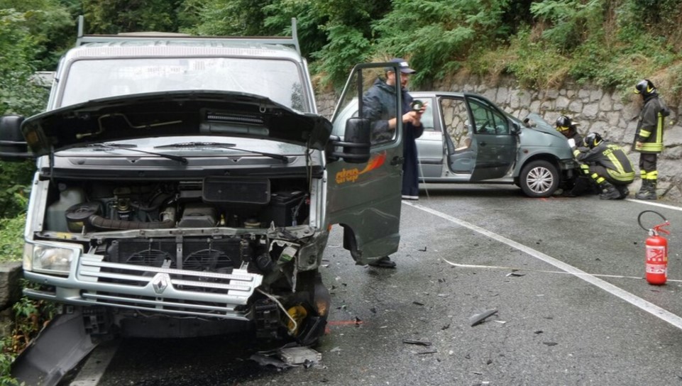 Incidente mortale sulla Cilentana, perde la vita una donna
