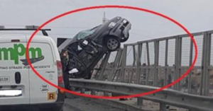 Incidente sull'Asse Mediano: auto si ribalta in maniera spaventosa sull'autostrada