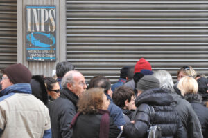 Salerno: falsi ispettori dell'INPS truffavano anziani a domicilio