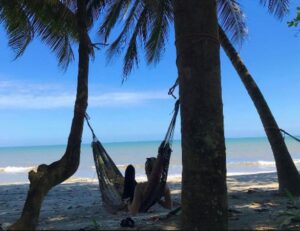 Isola dei famosi: Stefano Bettarini annuncia una sorpresa per i naufraghi