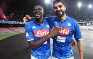 Albiol saluta Napoli, il messaggio da brividi di Koulibaly: "Con te sono cresciuto"