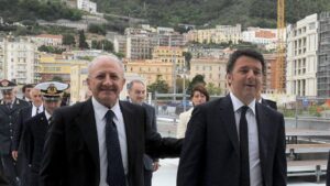 La mail del collaboratore del presidente De Luca ai dipendenti della Regione: "Venite alla kermesse con Renzi"