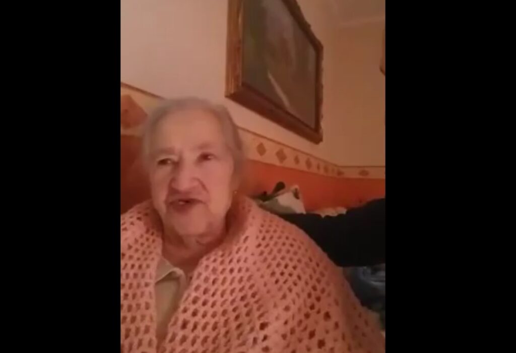 La nonna napoletana tifosa commenta la vittoria con il Bologna