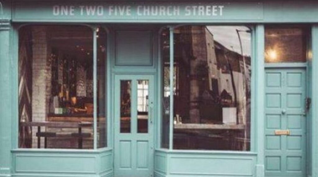 La pizzeria Da Michele apre a Napoli, lo storico locale espatria a Church Street