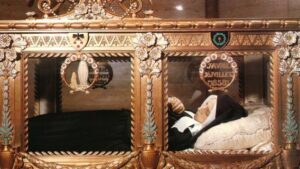 Le reliquie di Santa Bernadette, veggente di Lourdes, arrivano in Campania