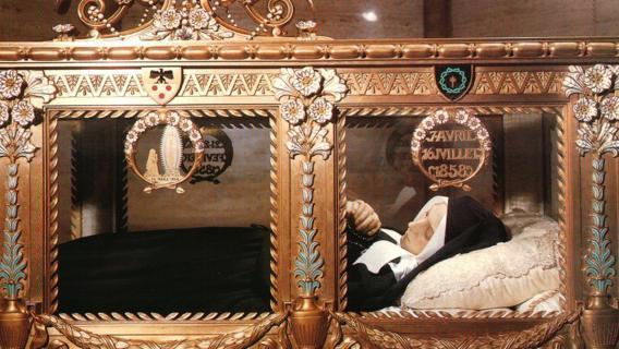 Le reliquie di Santa Bernadette, veggente di Lourdes, arrivano in Campania