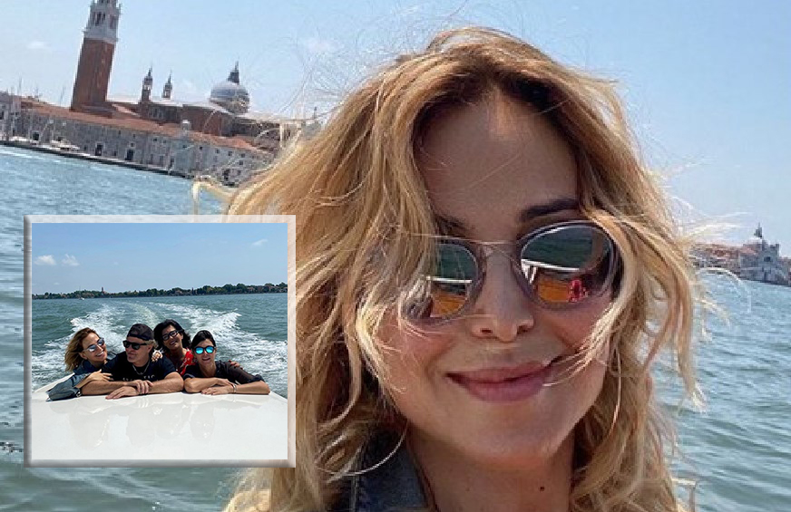 Le vacanze di Barbara D'Urso, una foto scatena la polemica contro la conduttrice