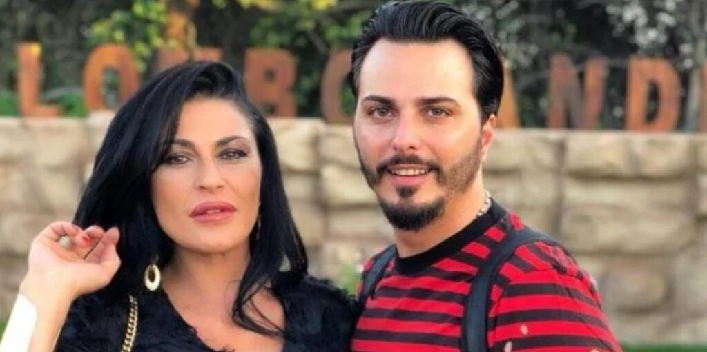 L'estate di Tony Colombo e Tina Rispoli, foto bollente in piscina