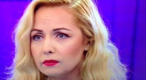 Lisa Fusco parla con il padre defunto, le rivelazioni della soubrettina