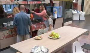 Lite tra Valeria Marini ed Elenoire Casalegno: volano insulti pesanti